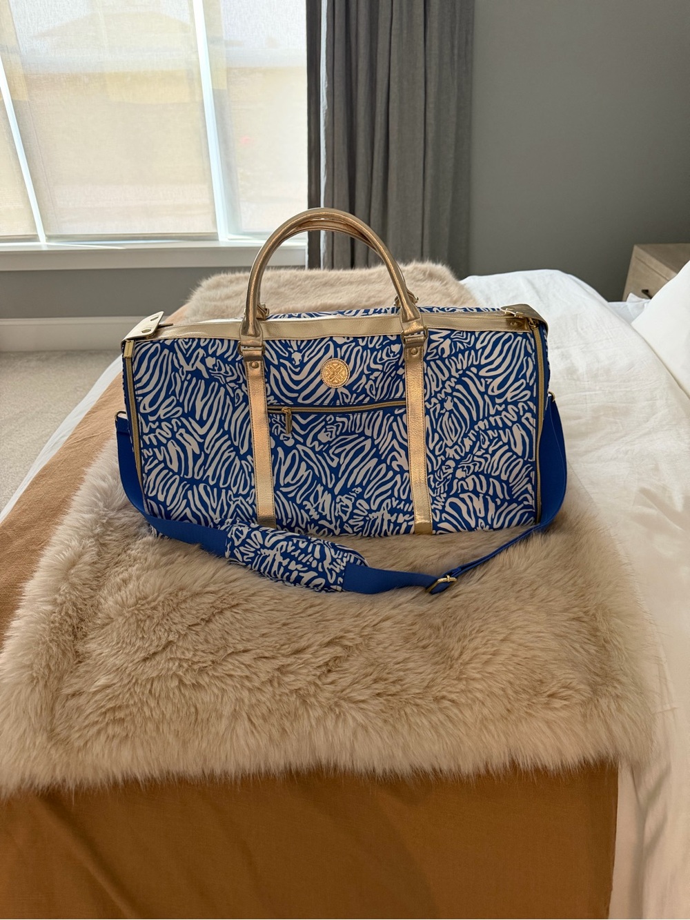 Lilly Pulitzer Garment Bag in Martinique Blue Zee Bebe